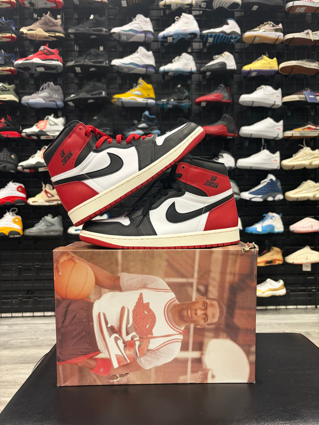 Air Jordan 1 OG Black Toe - Visual Streetwear