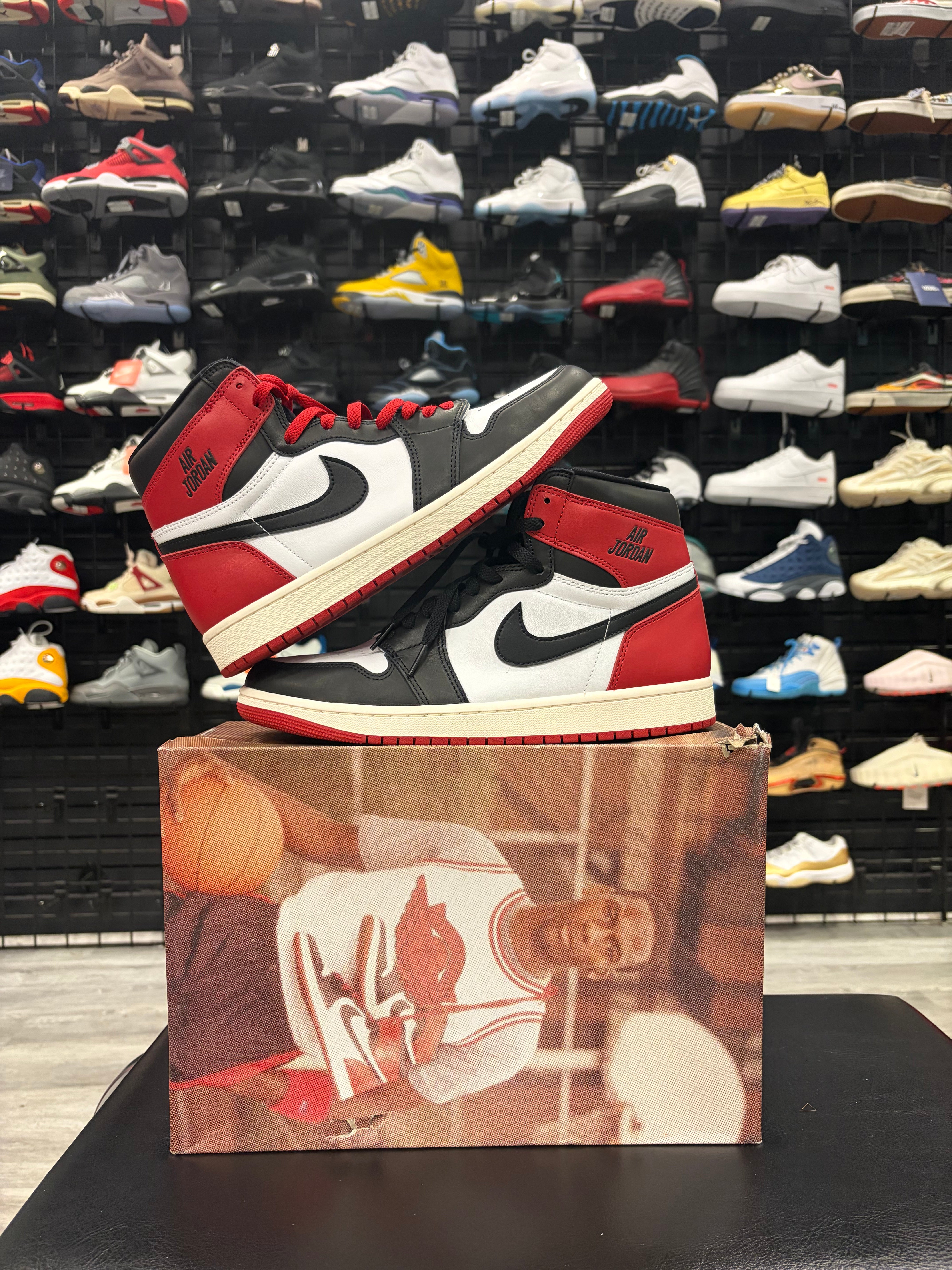 Air Jordan 1 OG Black Toe - Visual Streetwear